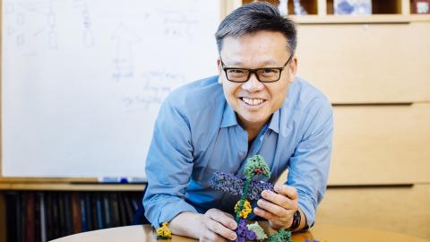 Wendell Lim holding a model of a molecule